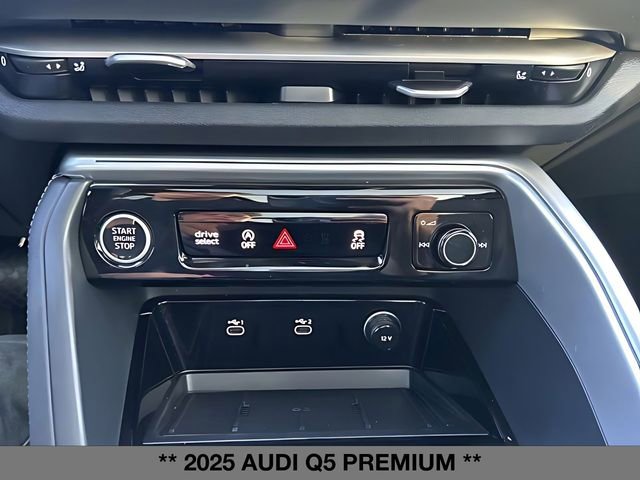 Used 2025 Audi Q5 Premium w/ Convenience Package image 26