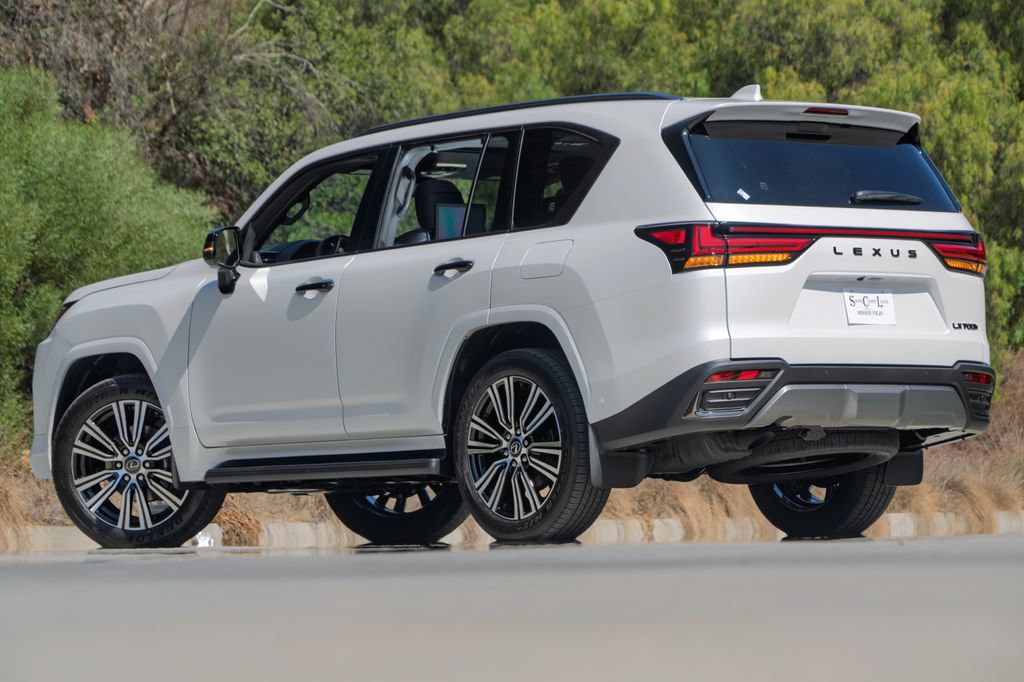 New 2026 Lexus LX 700h Luxury w/ Appearance Package AWD/4WD image 2