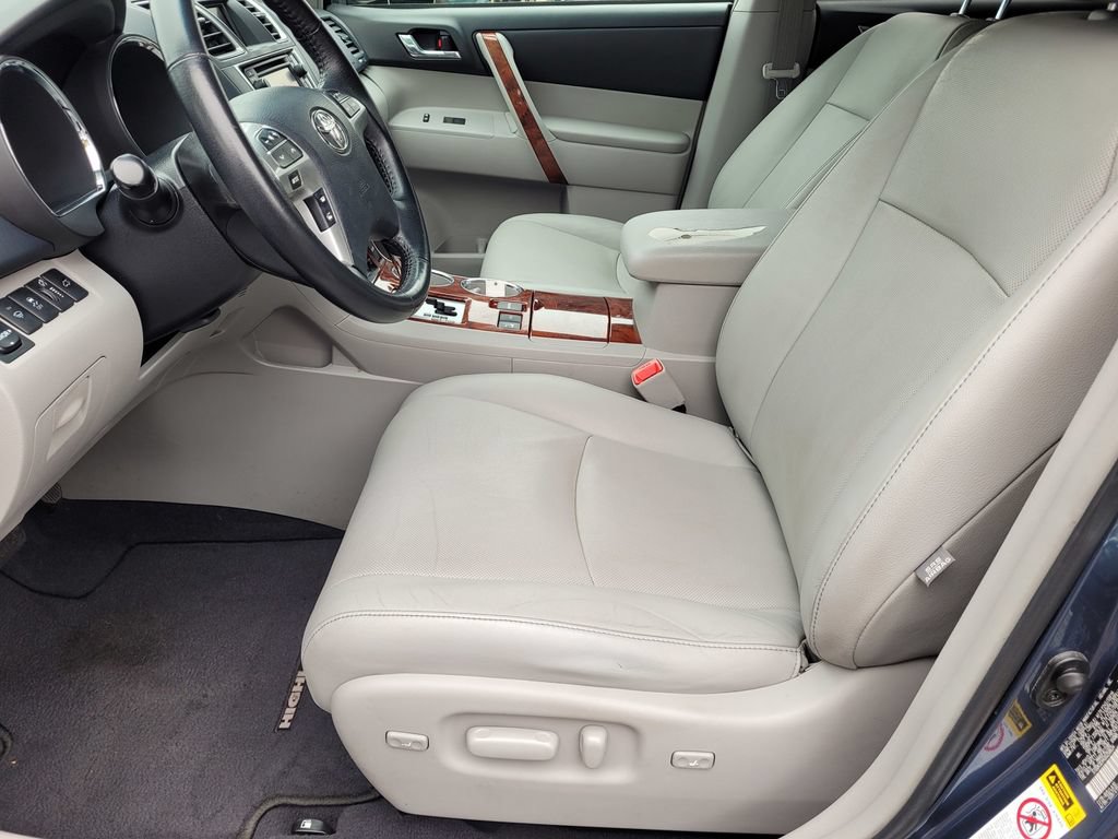 Used 2013 Toyota Highlander Limited AWD/4WD image 24