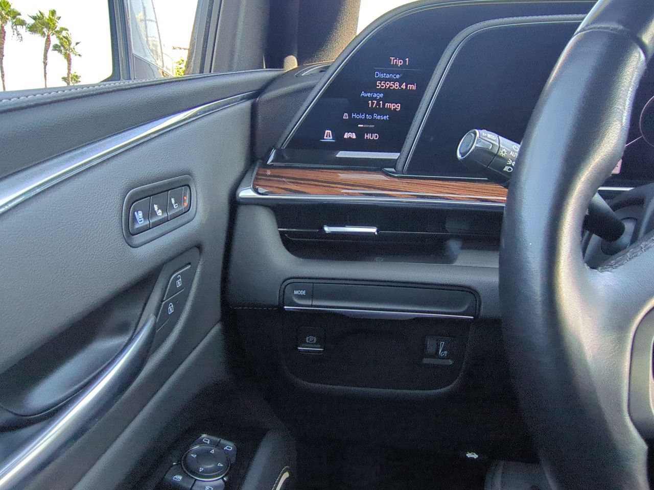 Used 2022 Cadillac Escalade Premium Luxury RWD image 18