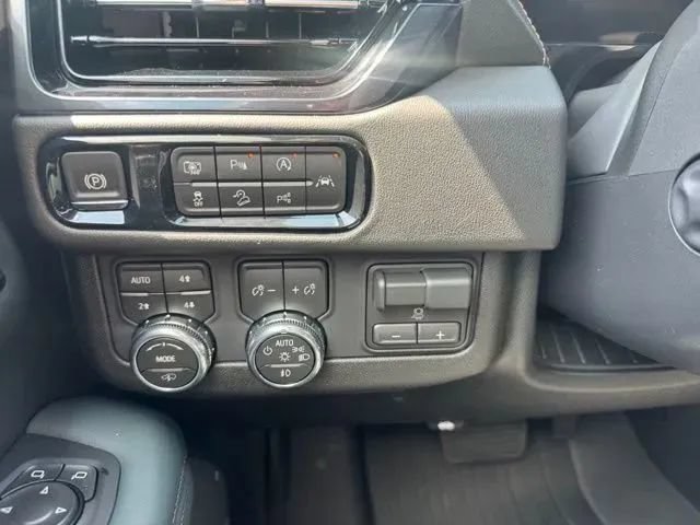 New 2026 GMC Yukon AT4 w/ AT4 Premium Plus Package AWD/4WD image 25
