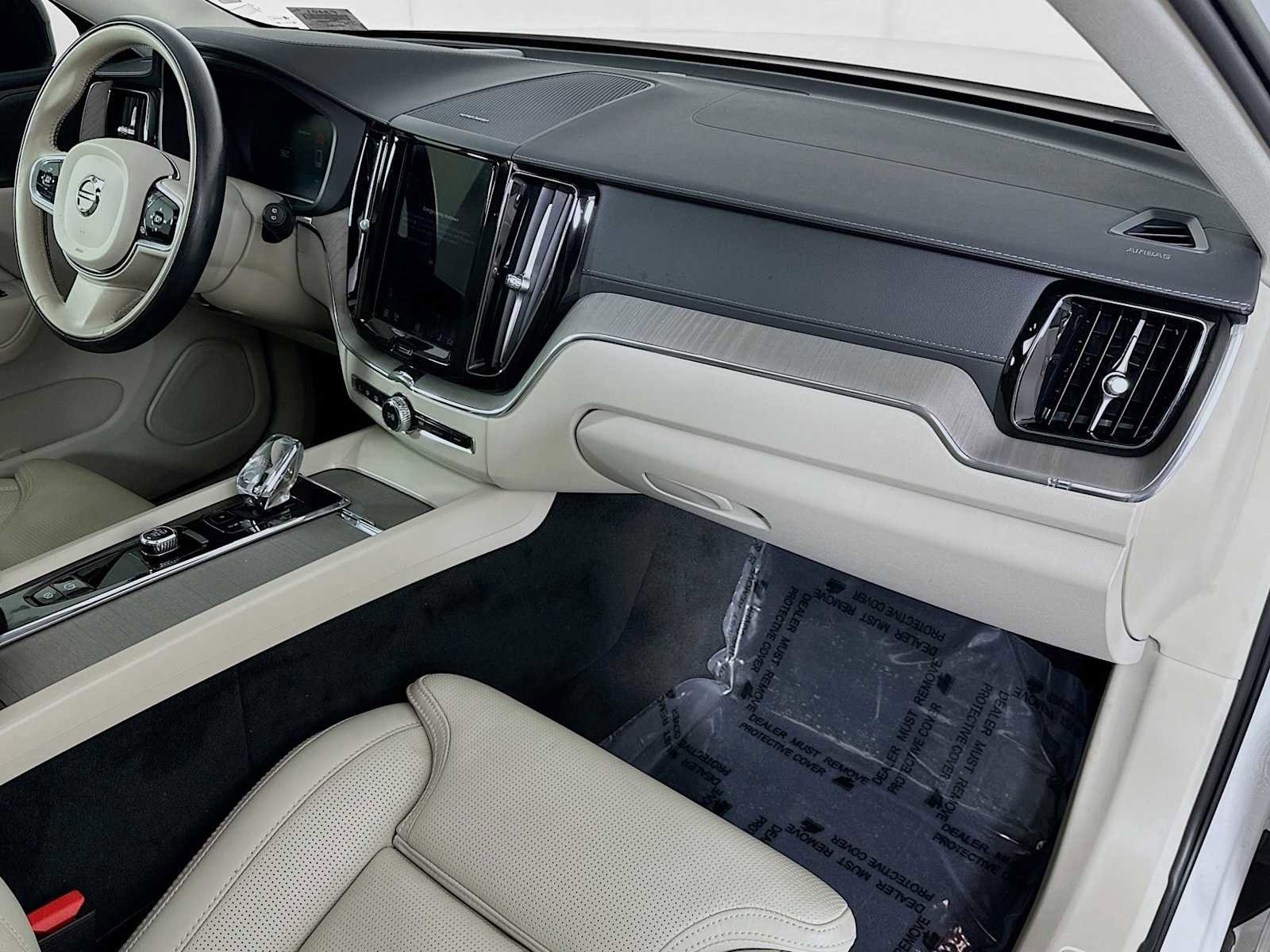 Used 2023 Volvo XC60 B5 Ultimate w/ Climate Package FWD image 28