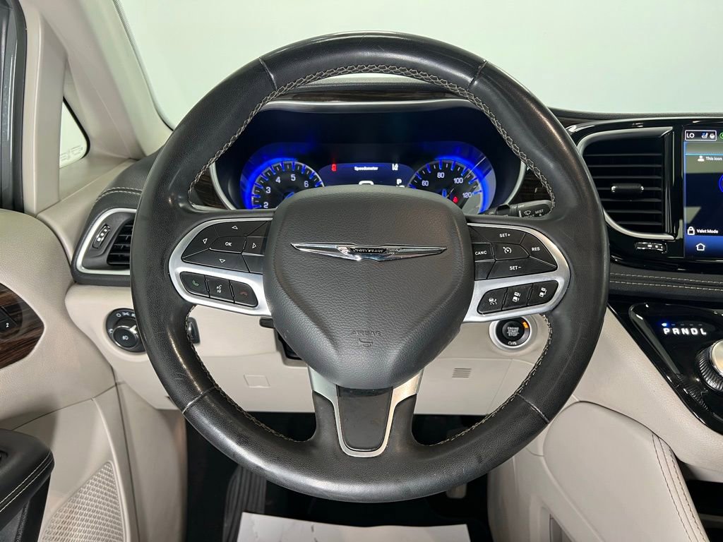 Used 2023 Chrysler Pacifica Limited image 15