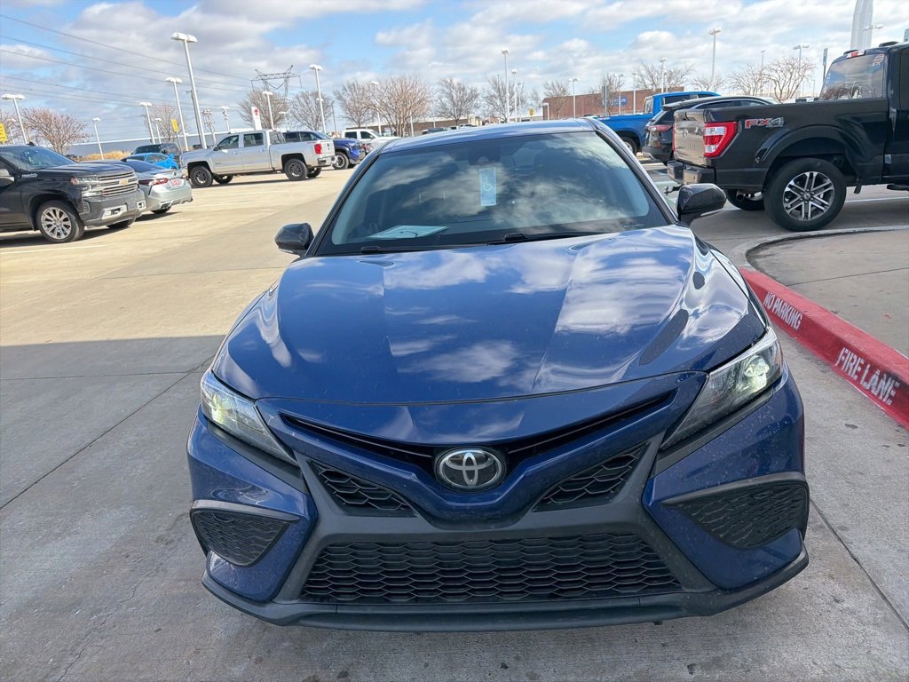 Used 2023 Toyota Camry SE image 2