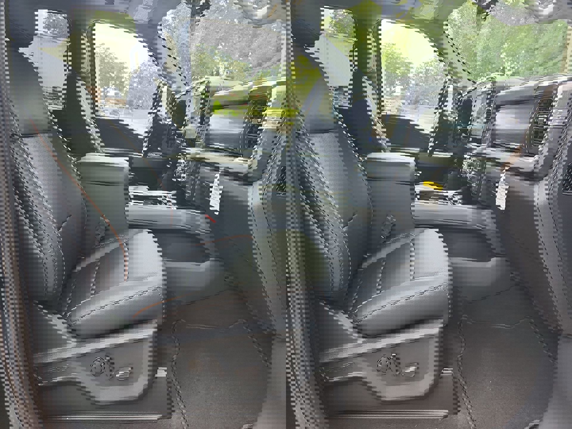 New 2025 Ford F250 Lariat w/ Lariat Ultimate Package image 18