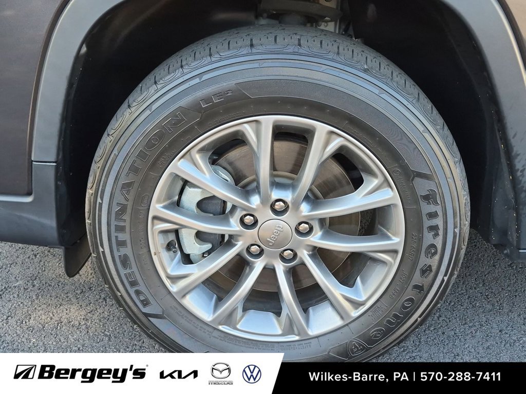 Used 2022 Jeep Cherokee Latitude Lux w/ Sun & Sound Group AWD/4WD image 19