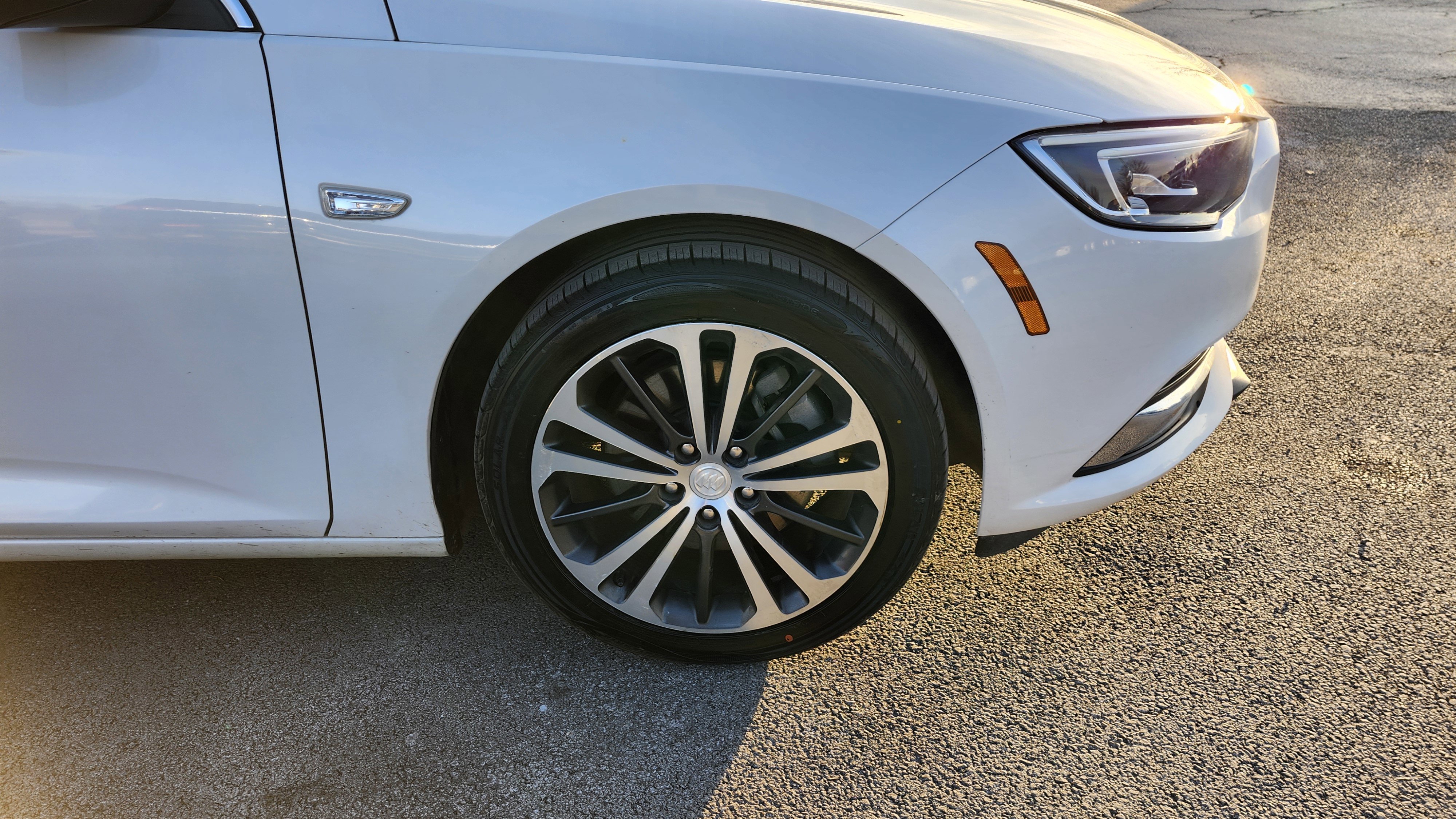 Used 2018 Buick Regal Essence w/ Driver Confidence Package #1 image 12