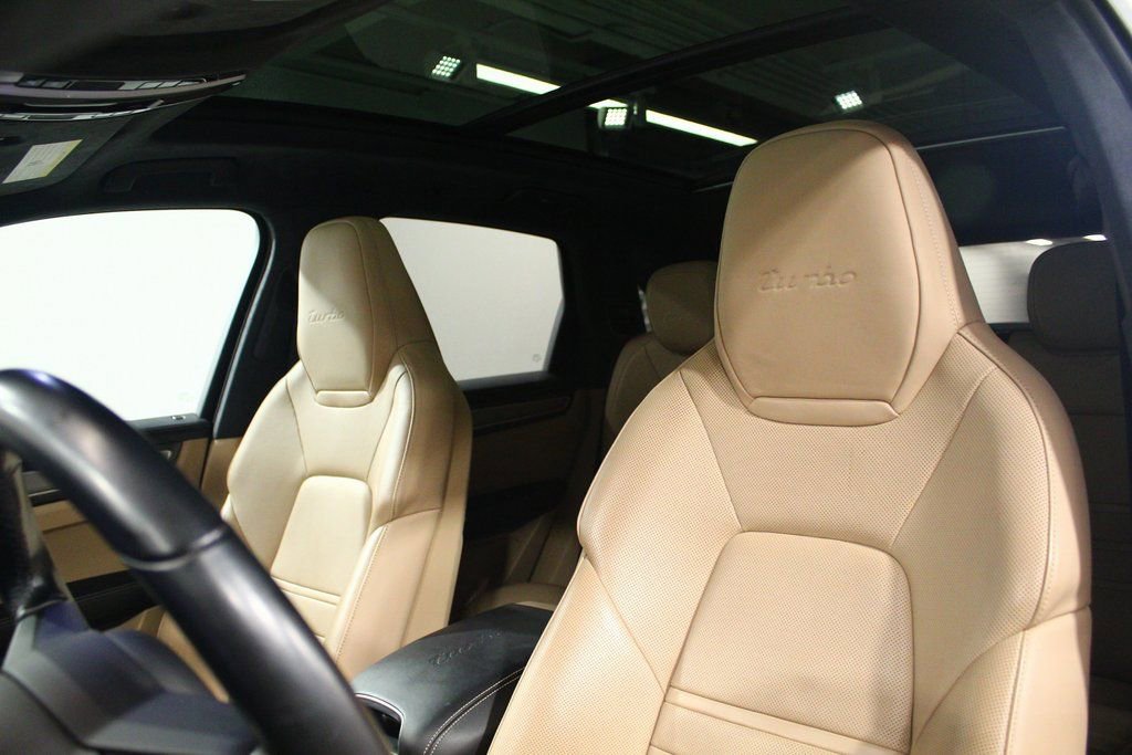 Used 2022 Porsche Cayenne Turbo image 17