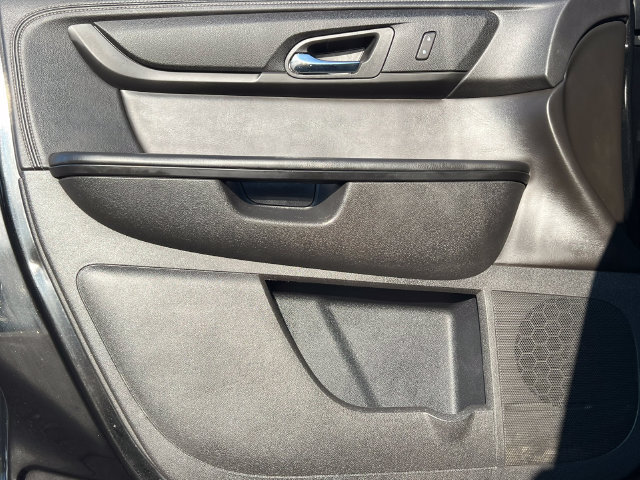 Used 2017 Chevrolet Traverse LT w/ Style and Technology Package FWD image 15