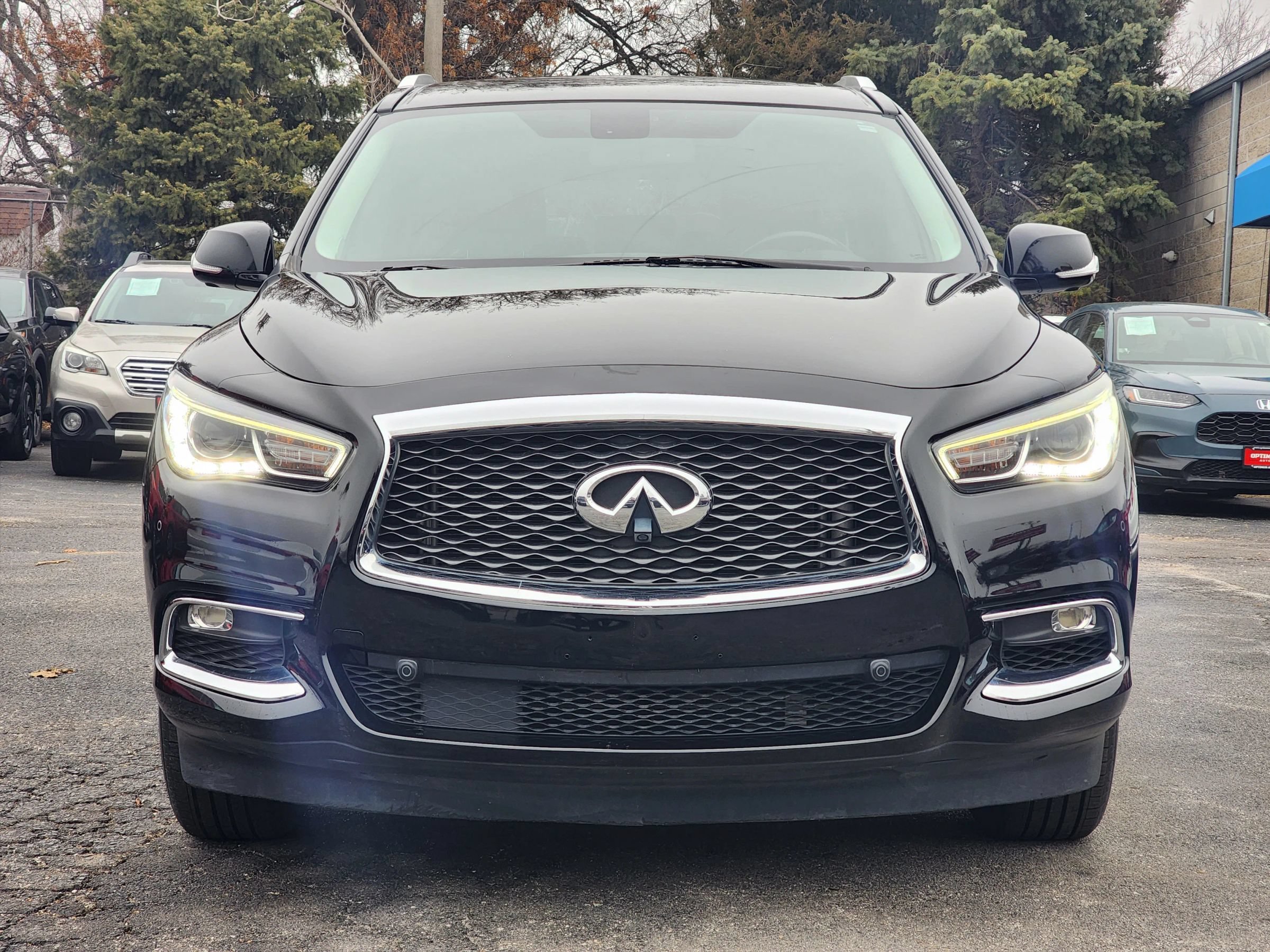 Used 2017 INFINITI QX60 Luxe w/ Premium Plus Package AWD/4WD image 2