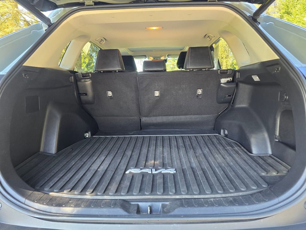 Used 2021 Toyota RAV4 XLE Premium AWD/4WD image 17