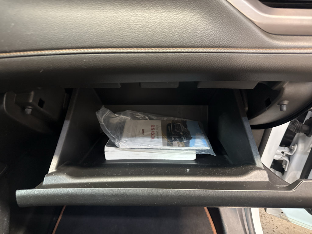 Used 2022 GMC Acadia AT4 w/ Technology Package AWD/4WD image 24