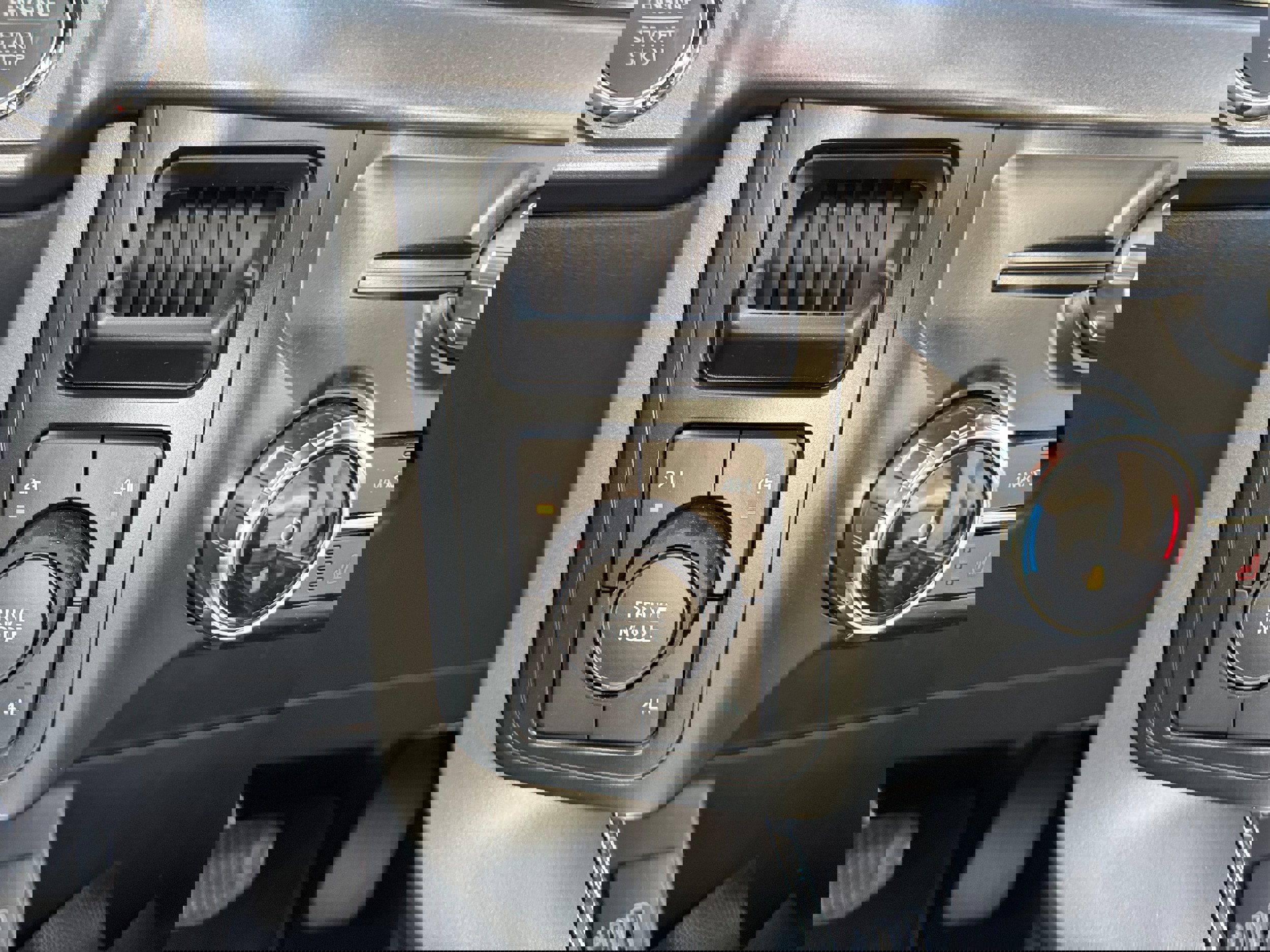 New 2025 Ford F150 XLT w/ Equipment Group 302A MID image 25