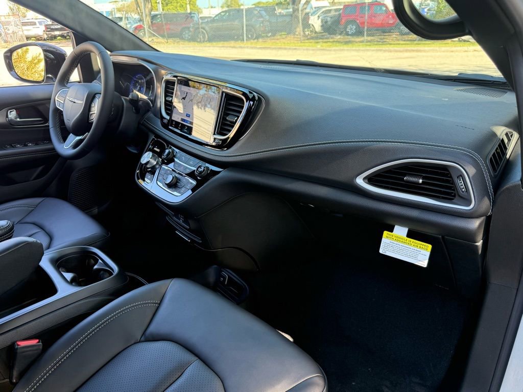 New 2026 Chrysler Pacifica Select image 37