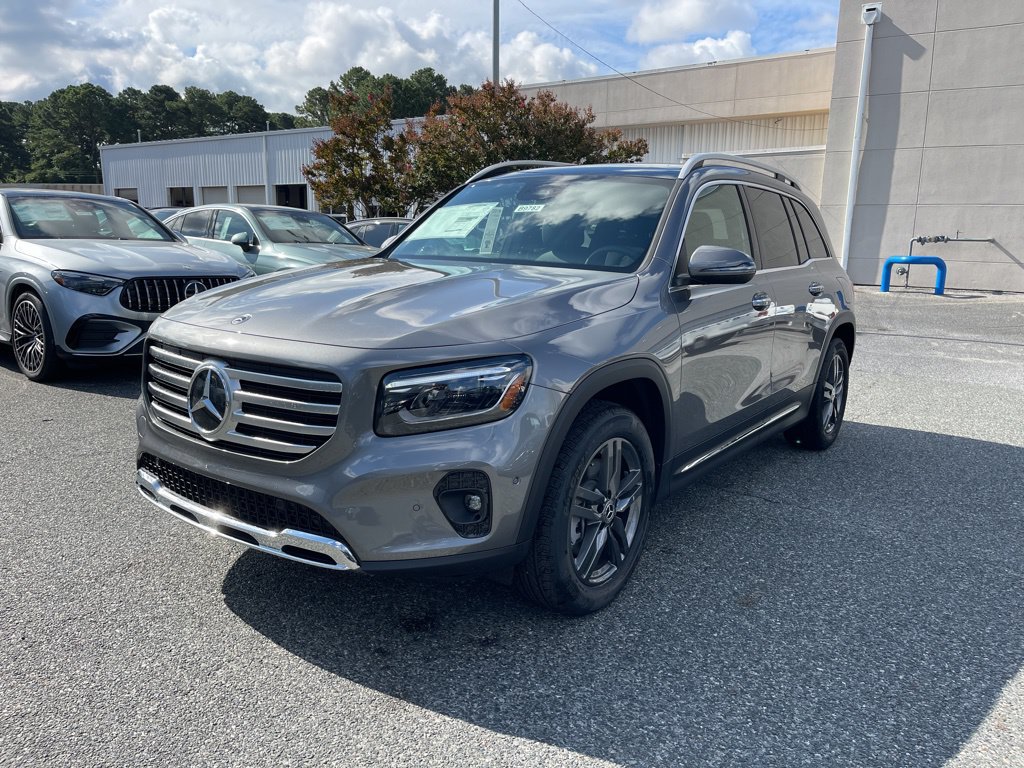 Used 2026 Mercedes-Benz GLB 250 4MATIC image 2