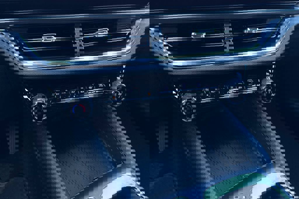 New 2026 Chevrolet Equinox EV LT w/ LPO, Blackout Package image 21