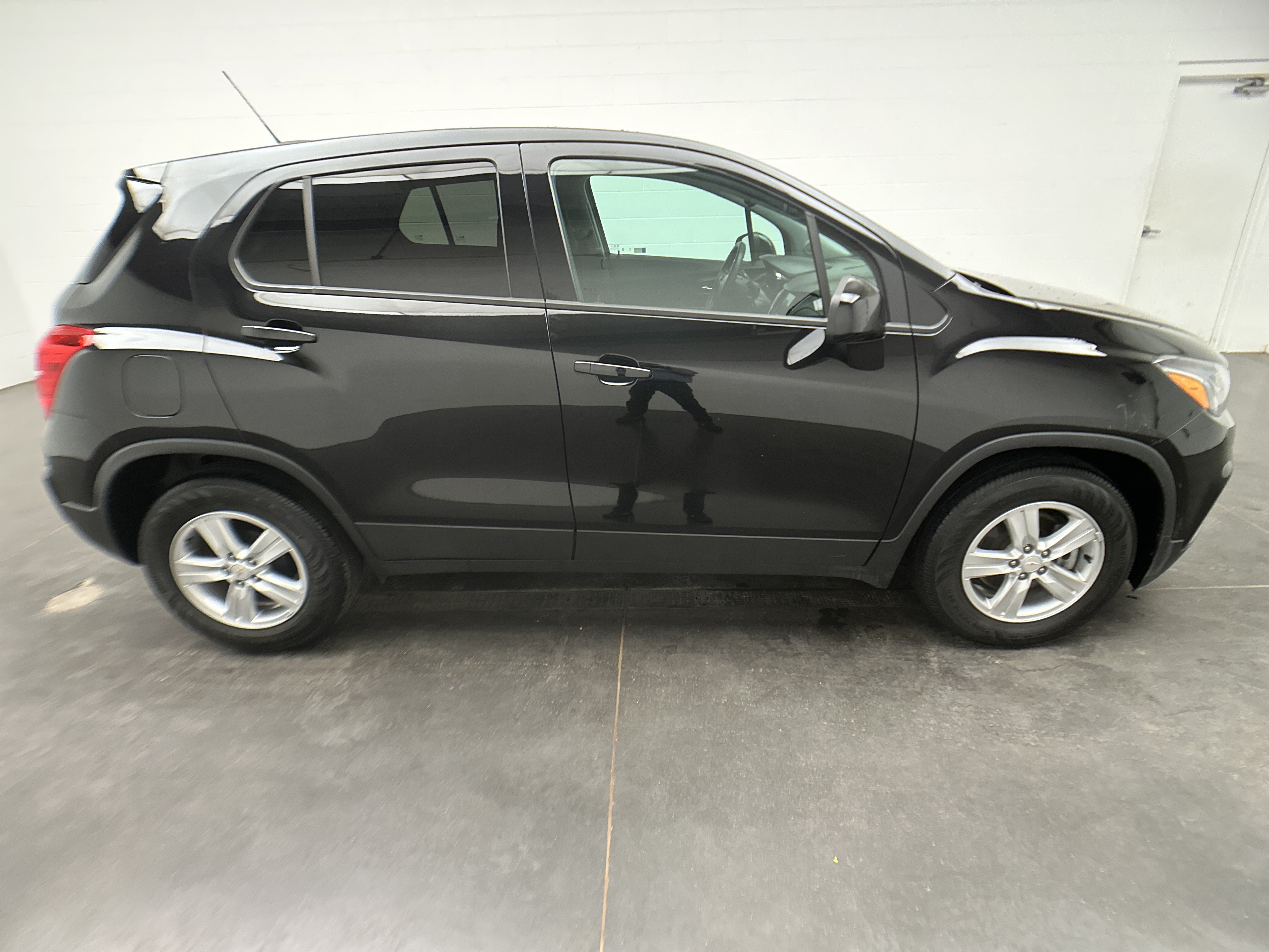 Used 2020 Chevrolet Trax LS w/ Tint and Cruise Package FWD image 9