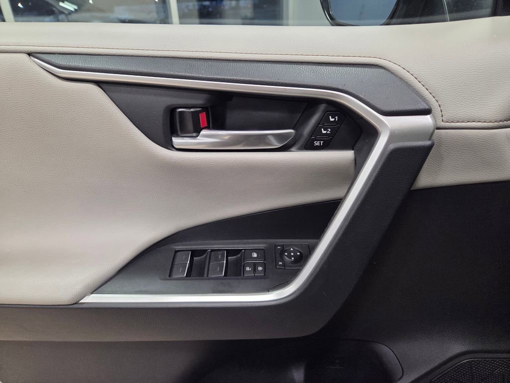 Used 2024 Toyota RAV4 Limited w/ Advanced Technology Package image 11
