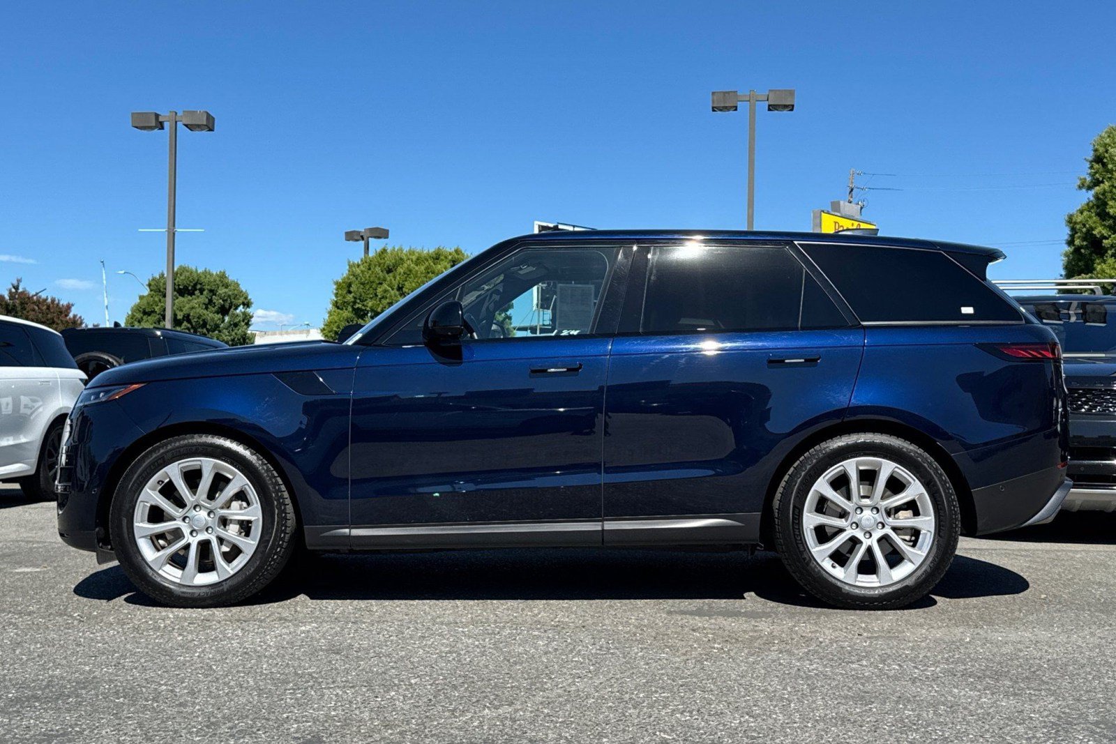 Used 2023 Land Rover Range Rover Sport SE AWD/4WD image 2