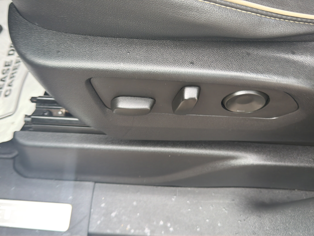 Used 2023 Chevrolet Suburban Premier RWD image 19