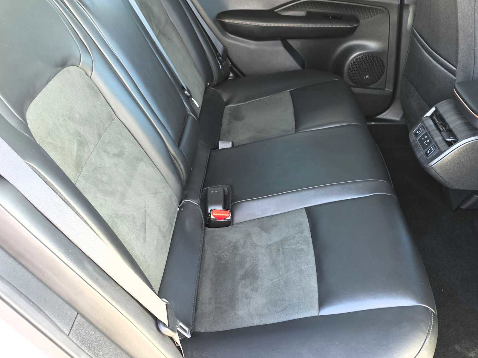 Used 2023 Nissan Ariya AWD image 16