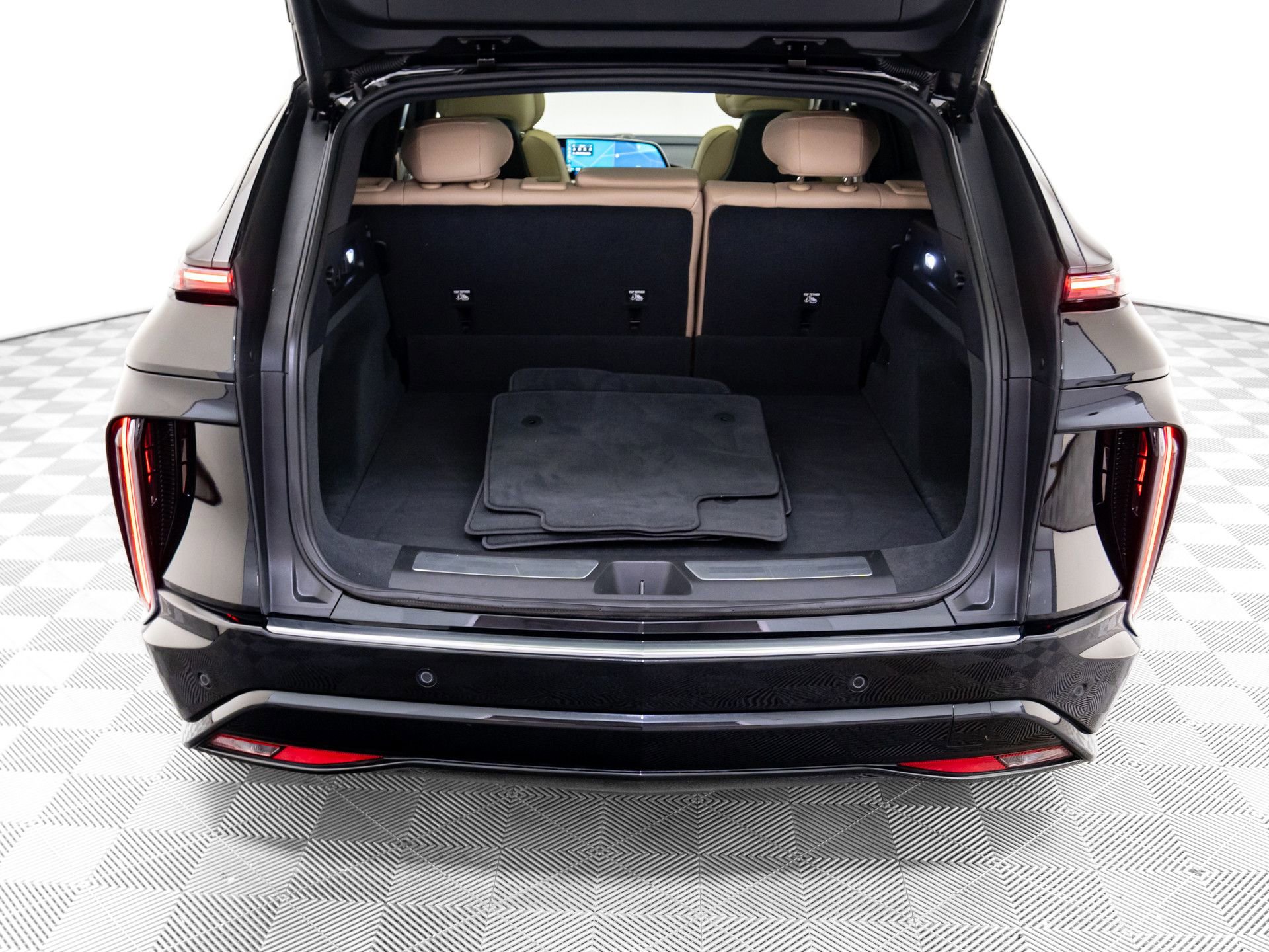 Certified 2025 Cadillac Lyriq Luxury image 38