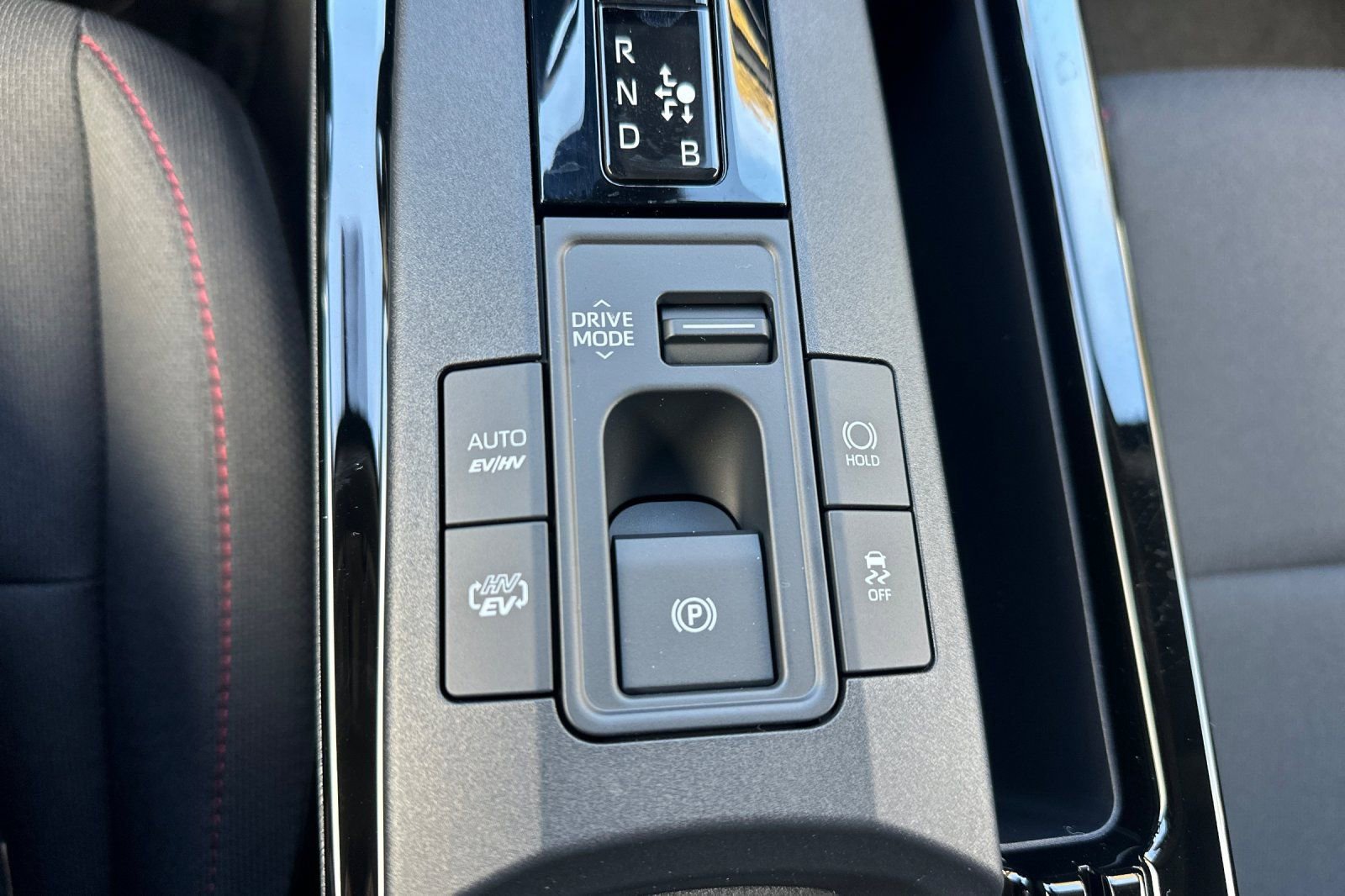 New 2026 Toyota Prius Plug-In Hybrid FWD image 33