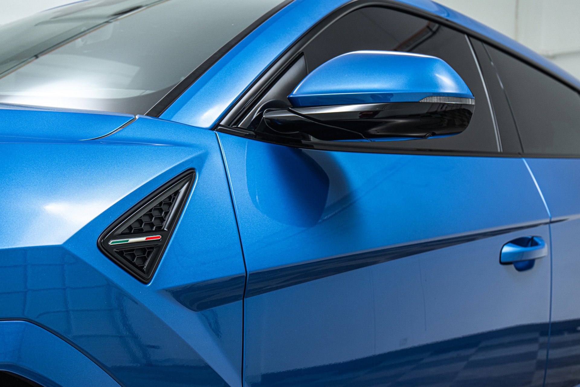 Used 2025 Lamborghini Urus SE image 39