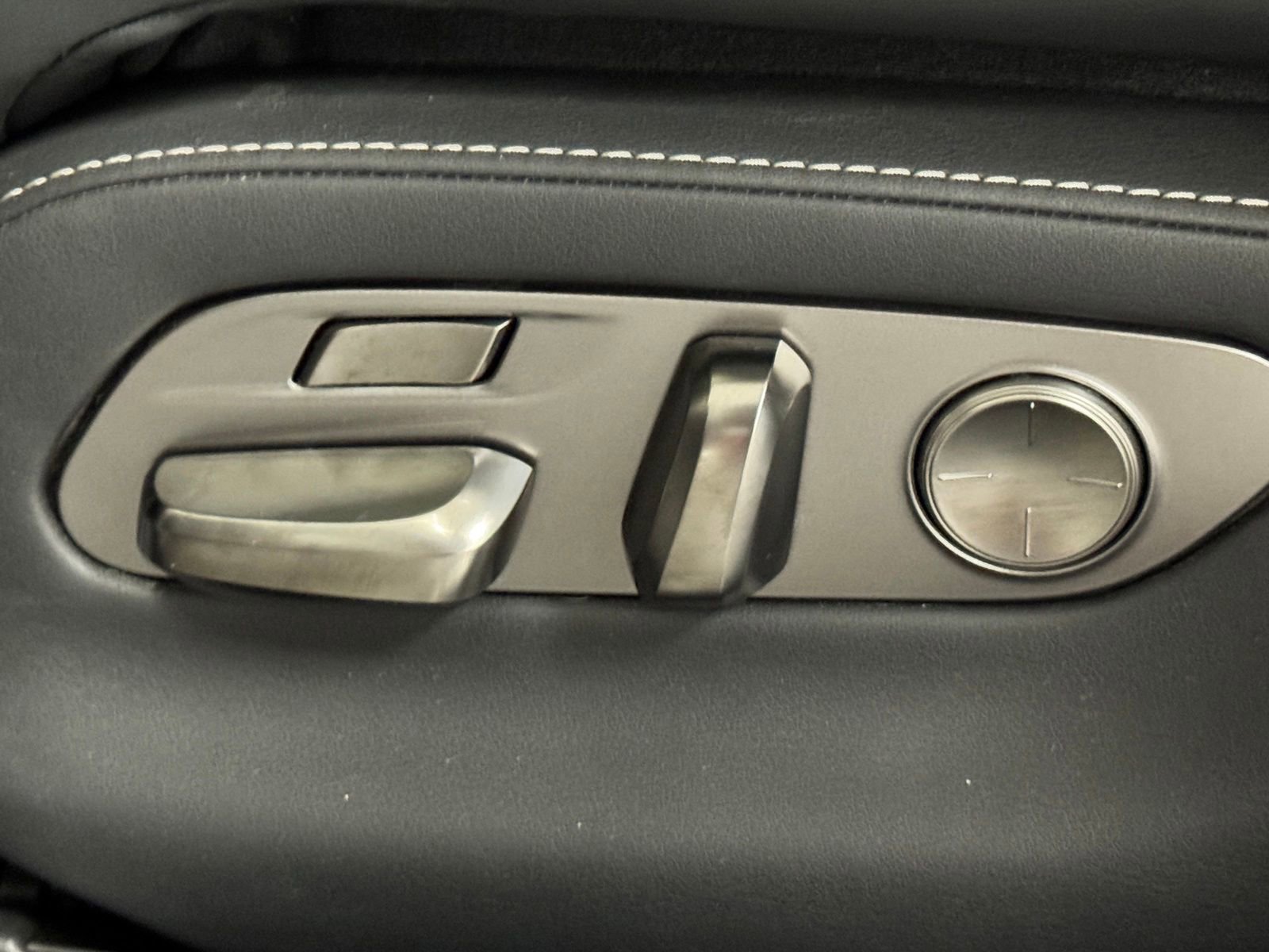 Used 2022 Lexus LS 500h AWD w/ Luxury Package image 24