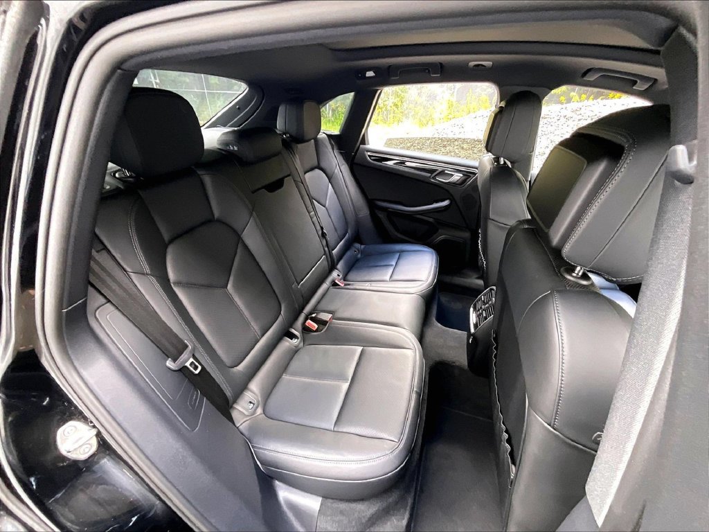 Certified 2023 Porsche Macan AWD/4WD image 21