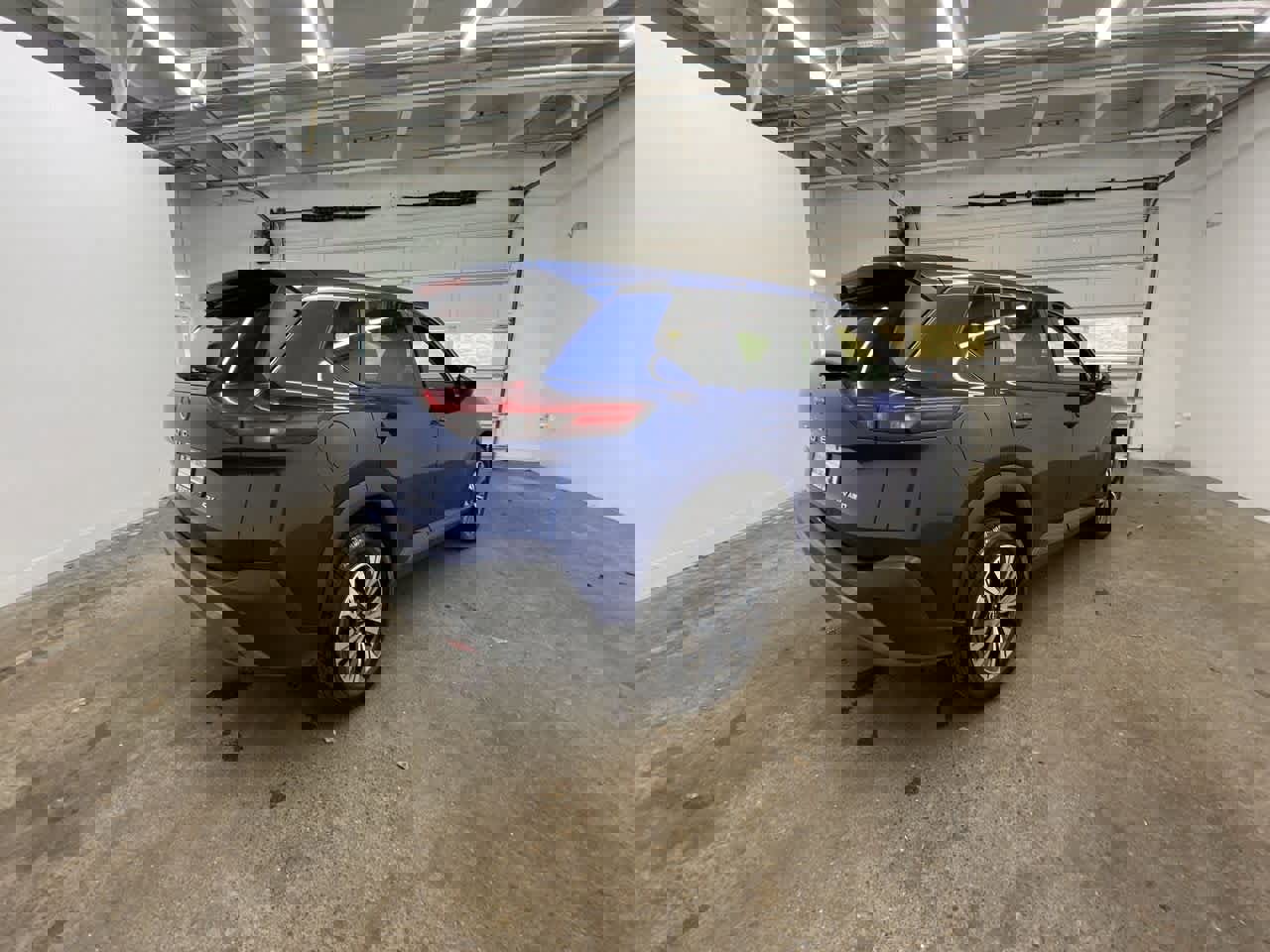 Used 2023 Nissan Rogue SV image 6