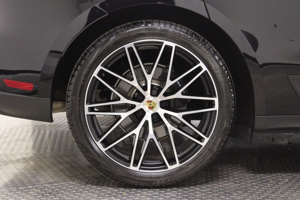 Certified 2025 Porsche Macan AWD/4WD image 13