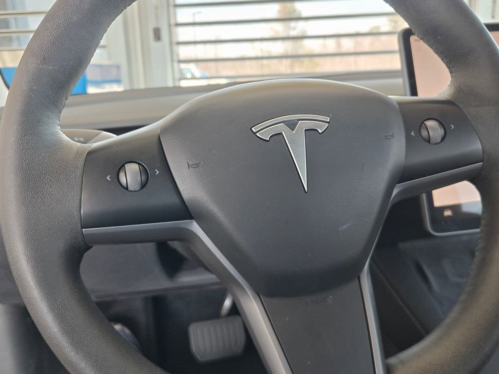 Used 2023 Tesla Model 3 Standard Range image 24