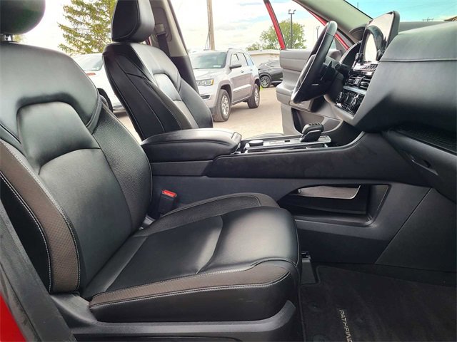 Used 2022 Nissan Pathfinder SL w/ SL Black Package image 19