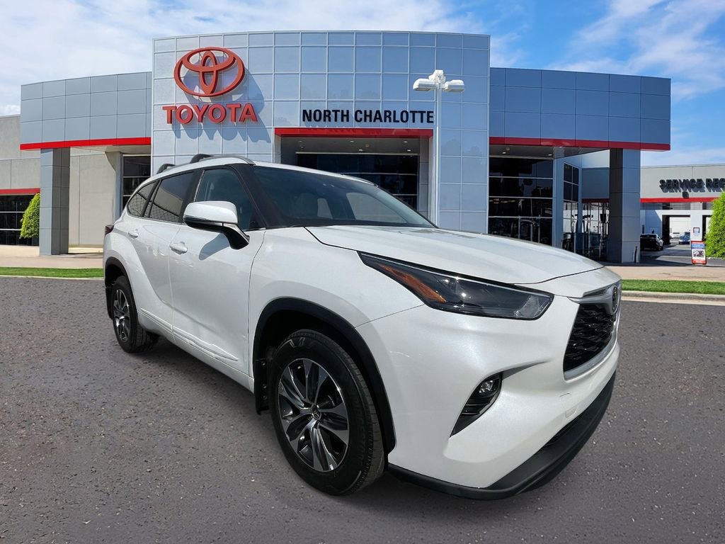 Used 2023 Toyota Highlander XLE