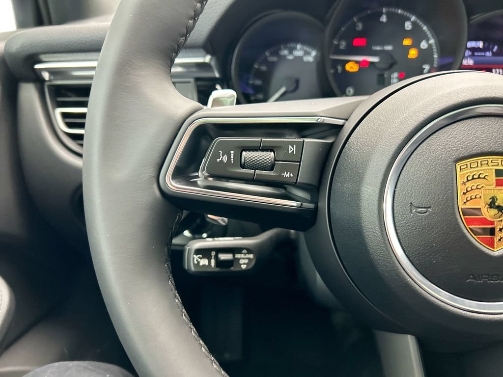 Used 2026 Porsche Macan AWD/4WD image 14