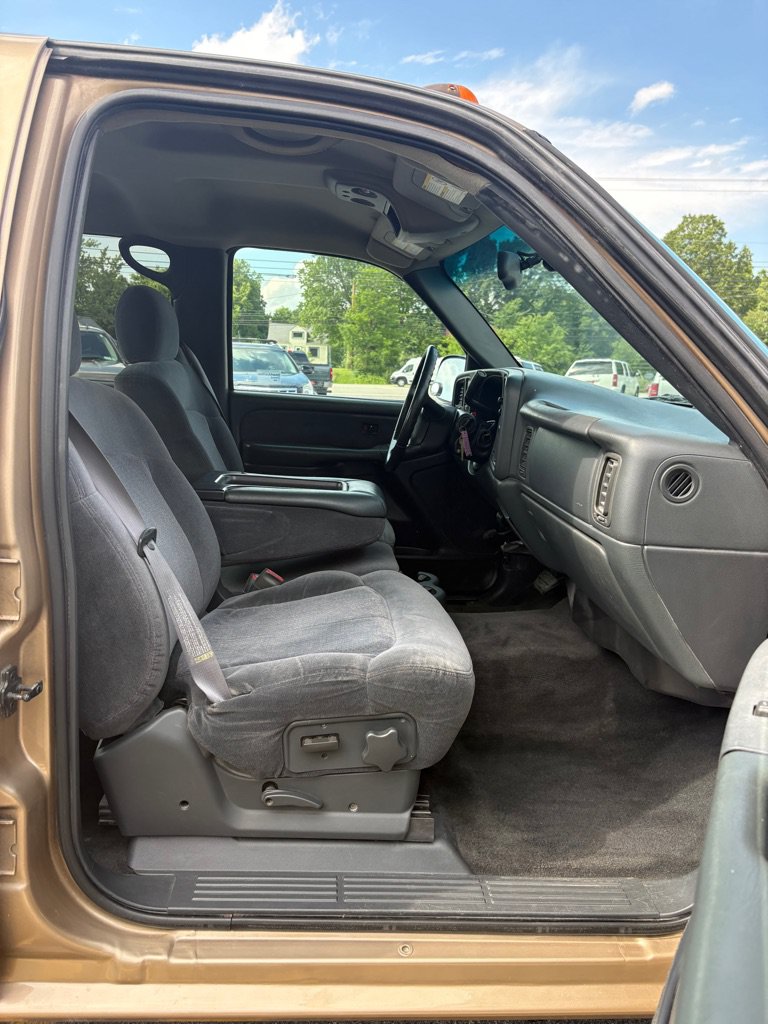 Used 2001 Chevrolet Silverado 2500 LS w/ Off-Road Skid Plate Pkg AWD/4WD image 11