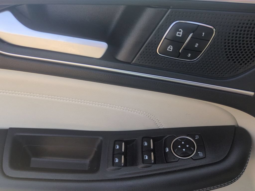 Used 2024 Ford Edge Titanium AWD/4WD image 15