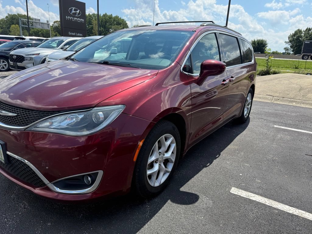 Used 2018 Chrysler Pacifica Touring Plus w/ Tire & Wheel Group FWD image 2