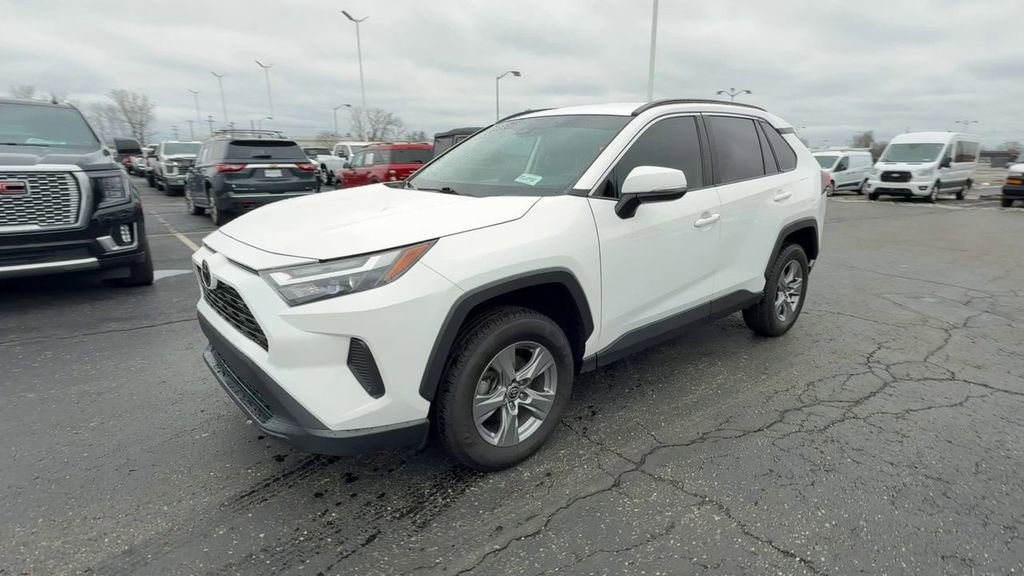 Used 2022 Toyota RAV4 XLE AWD/4WD image 4