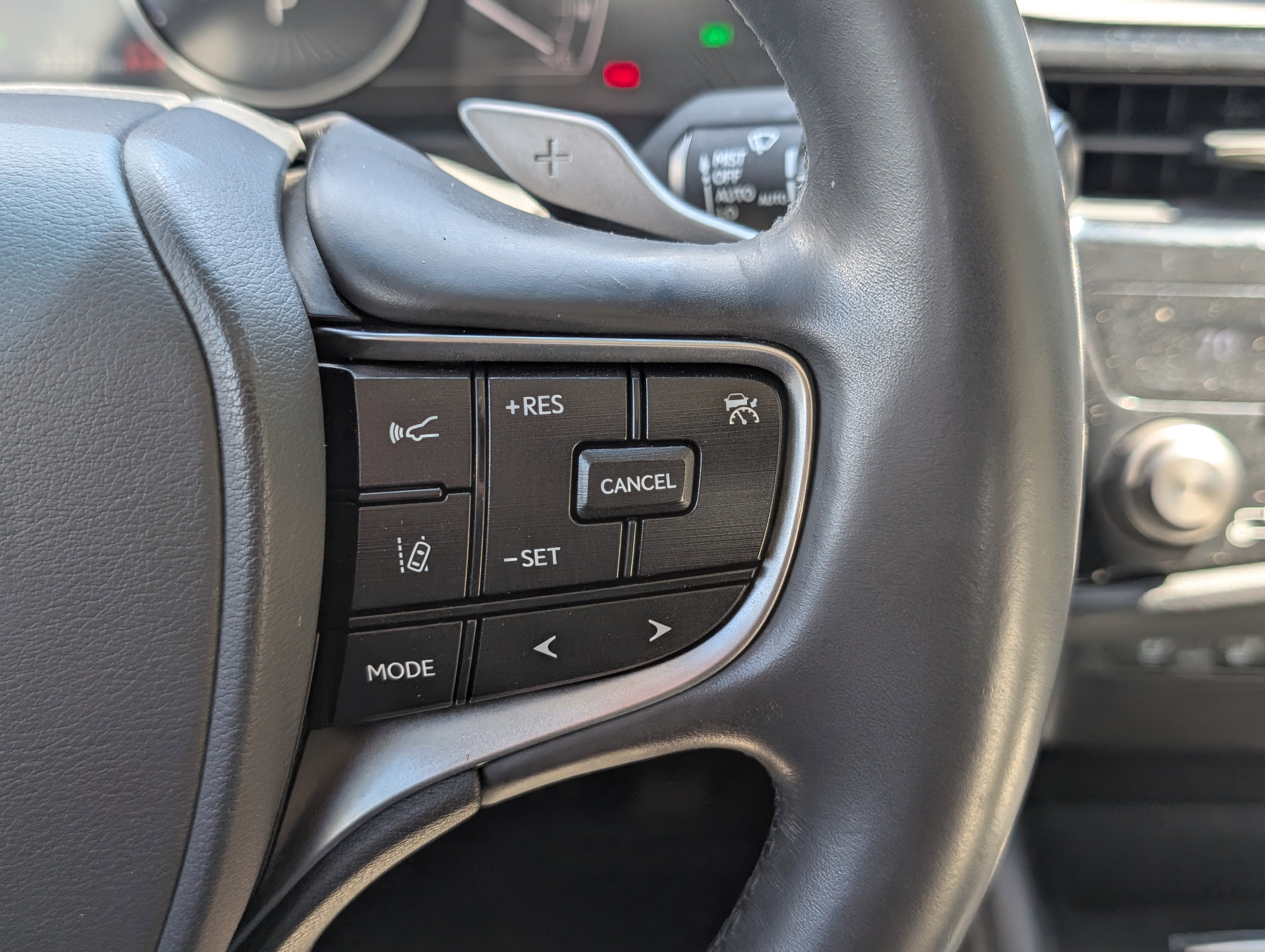 Used 2025 Lexus ES 300h w/ Premium Package image 21