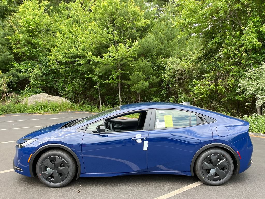 New 2026 Toyota Prius Plug-In Hybrid FWD video 2