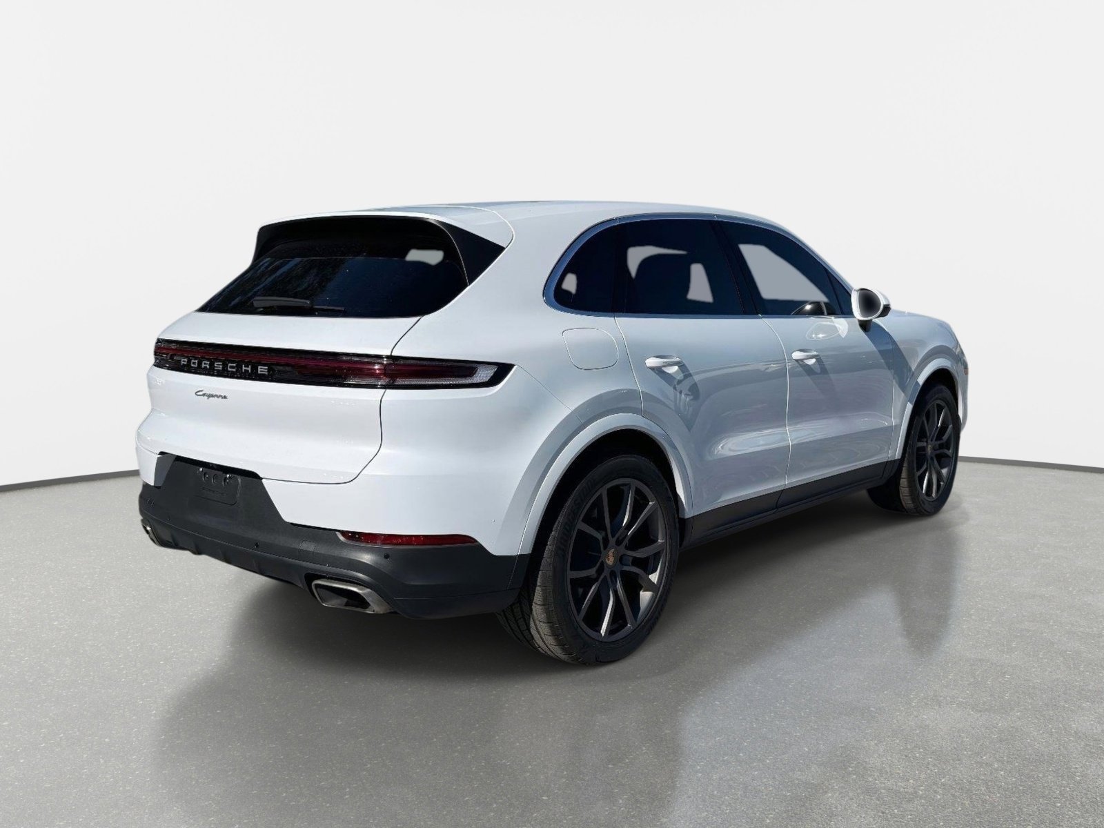 Used 2024 Porsche Cayenne AWD/4WD image 3