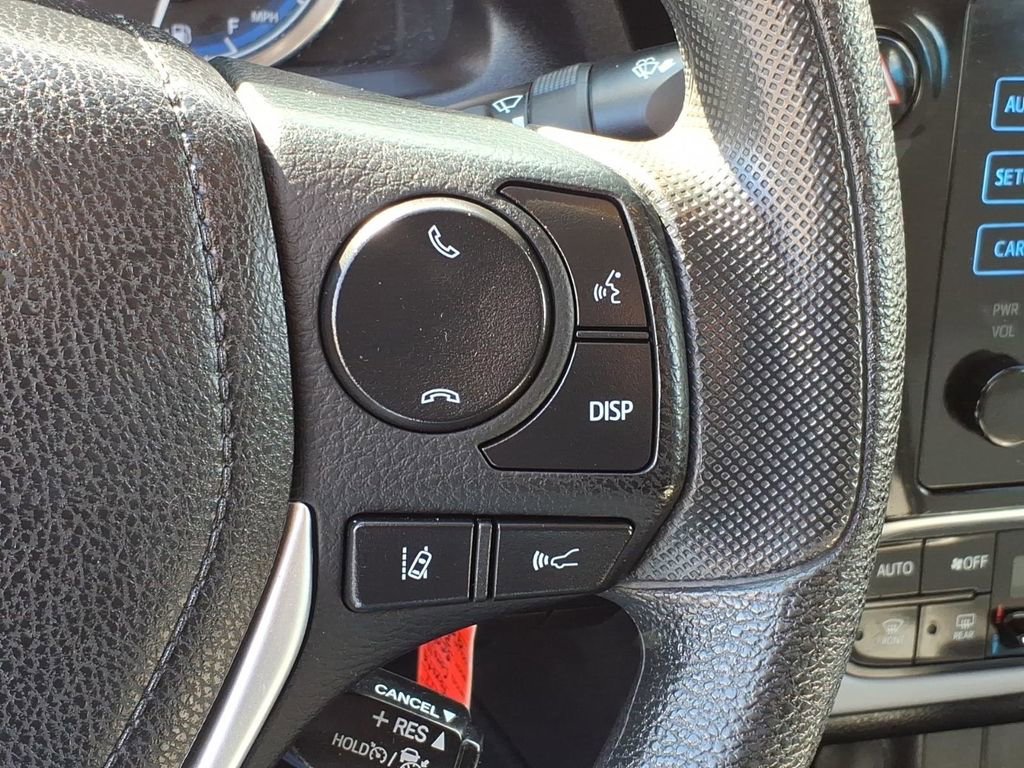 Used 2017 Toyota Corolla LE w/ Carpet Mat Package (TMS) FWD image 18