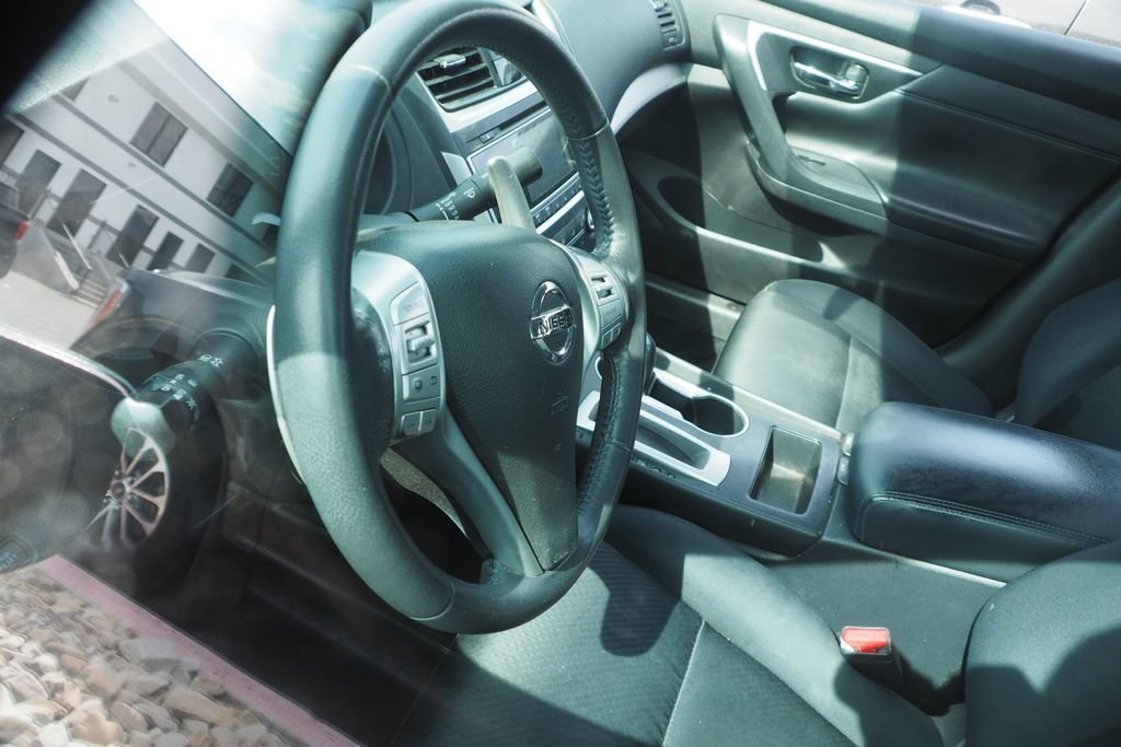 Used 2017 Nissan Altima 2.5 SR w/ Midnight Edition Package FWD image 5