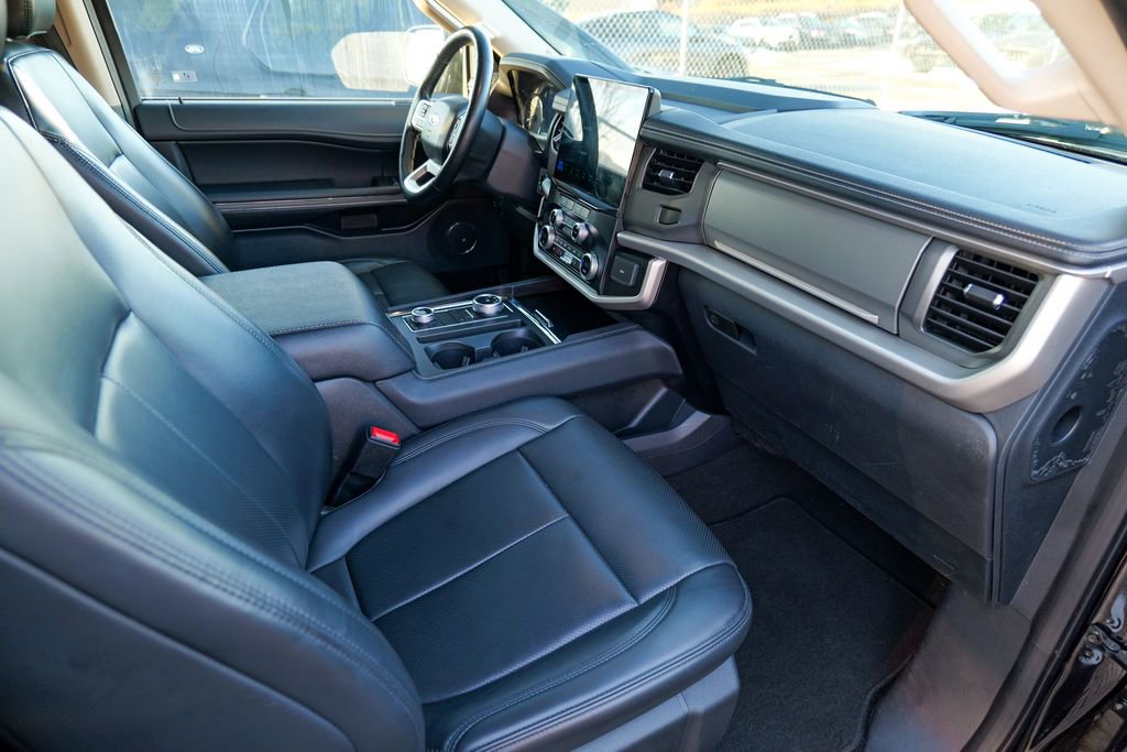 Used 2024 Ford Expedition XLT image 34