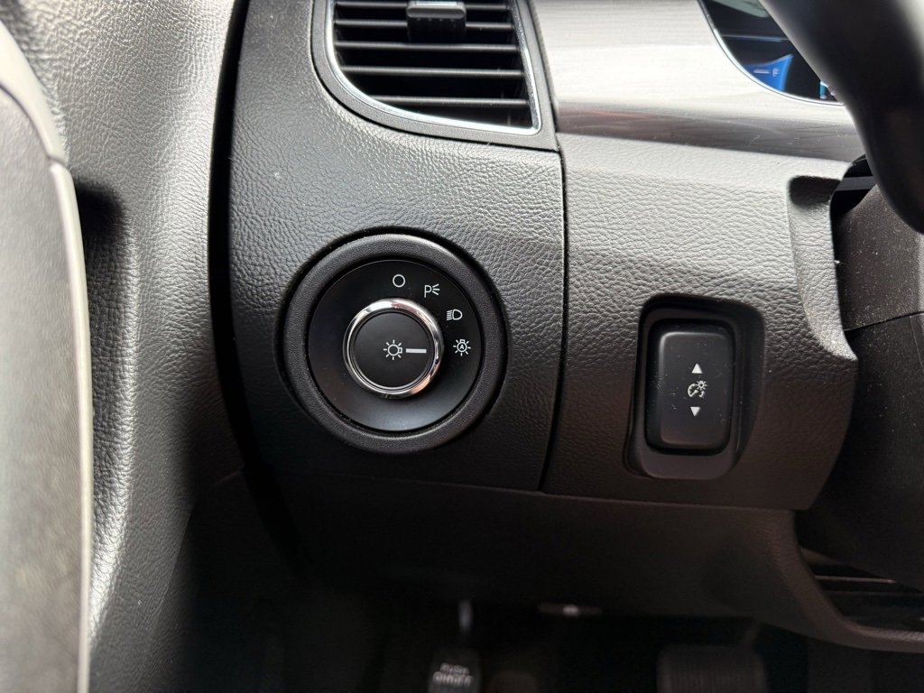 Used 2015 Ford Taurus SEL w/ Equipment Group 201A image 13