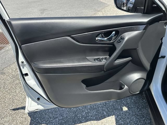 Used 2018 Nissan Rogue SV FWD image 14
