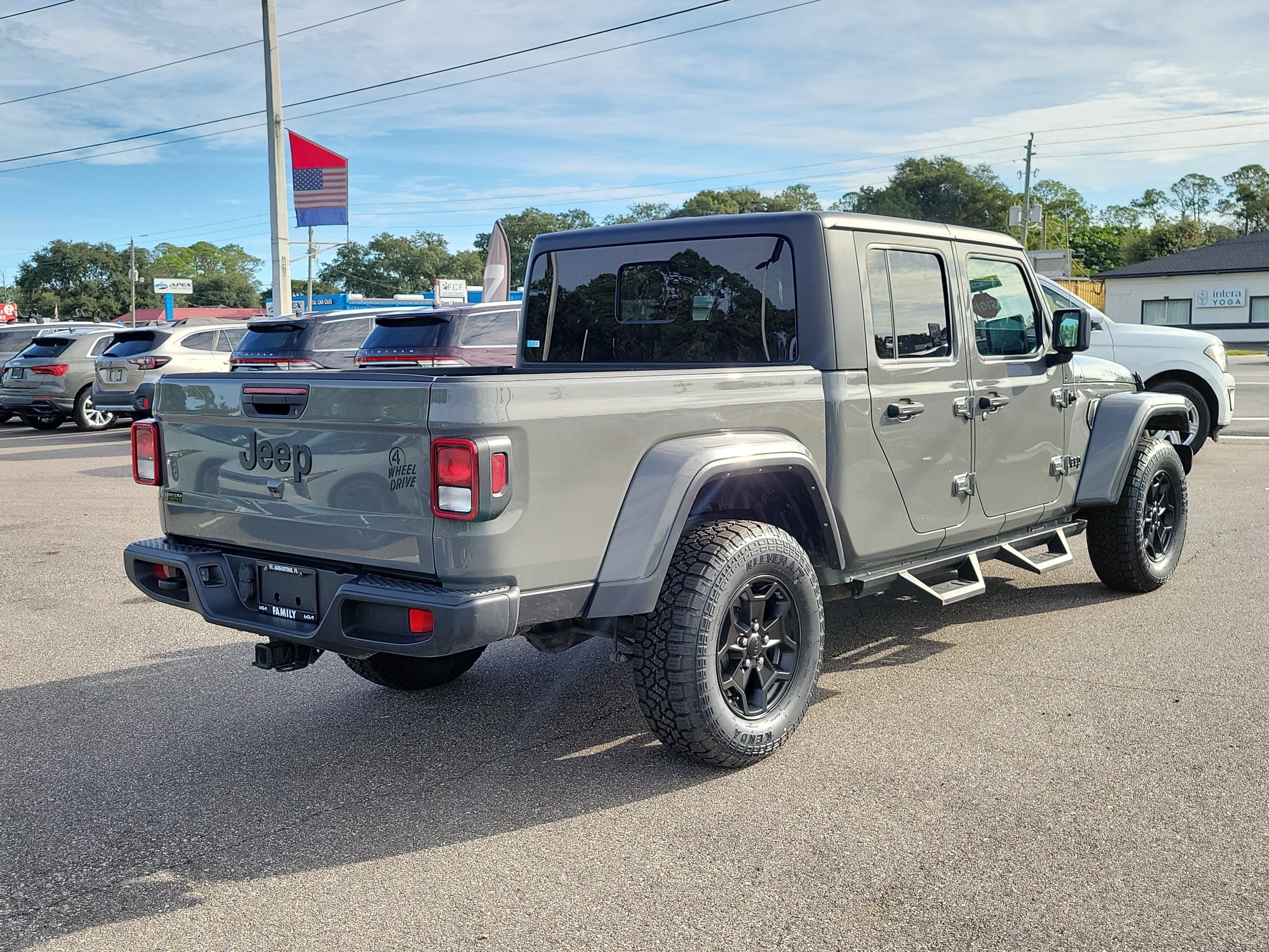 Used 2022 Jeep Gladiator Sport AWD/4WD image 6