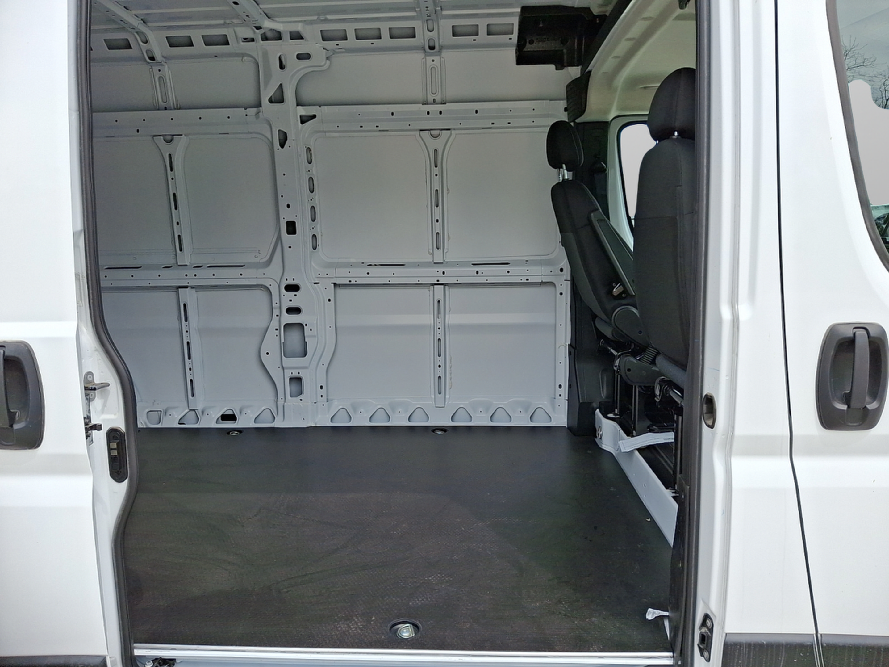 New 2026 RAM ProMaster 2500 w/ Convenience Group FWD image 5
